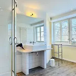 Robinien Apartment- 4 Personen- 2 Schlafzimmer- Parkplatz- Waschmaschine Apartman *